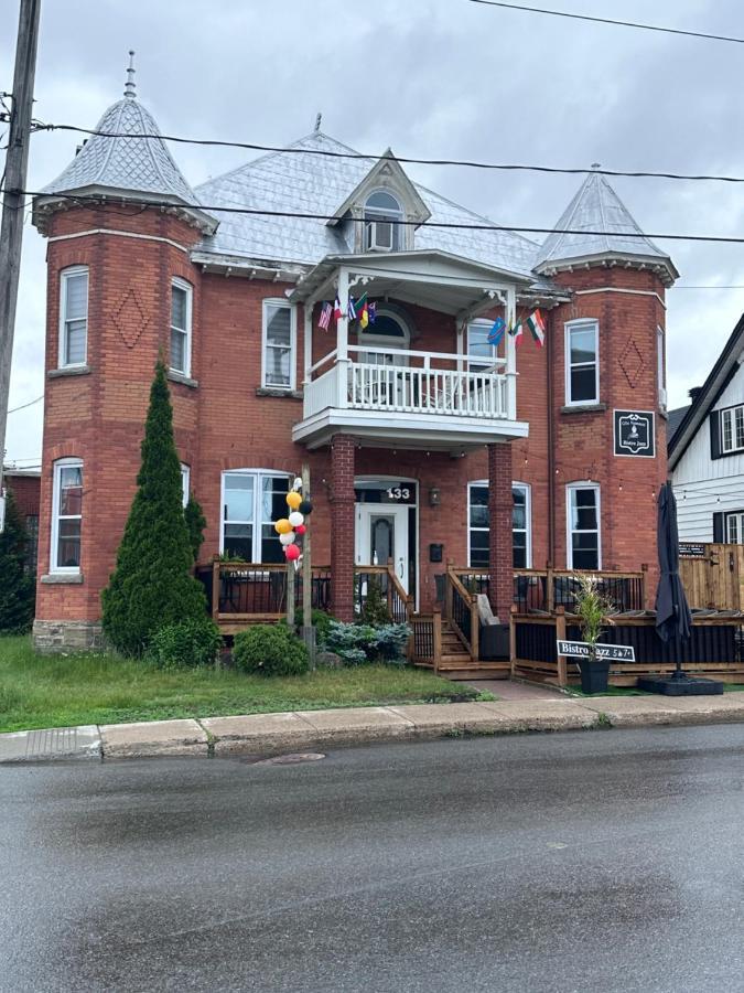 Auberge Et Bistro Namaste Lachute Exterior foto